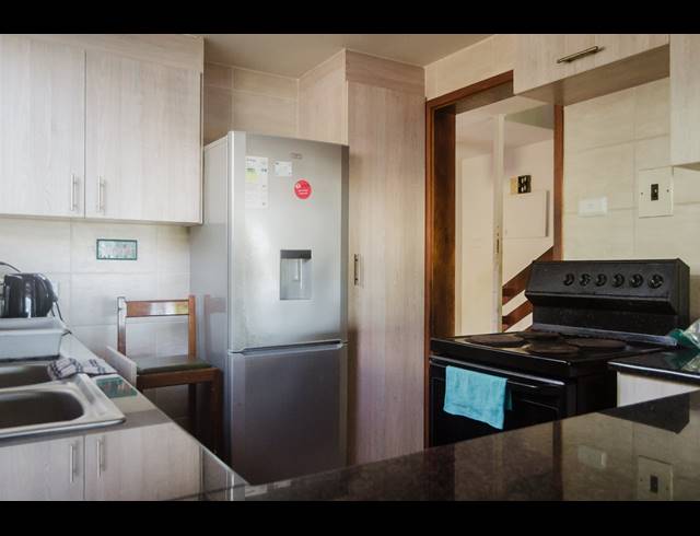 3 BEDROOM TOWNHOUSE FOR SALE IN SCOTTBURGH CENTRAL